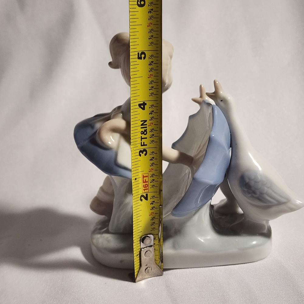 Vintage Young Girl & Umbrella & Ducks Geese Porcelain Figurine‎ EUC Signed - Picture 5 of 7
